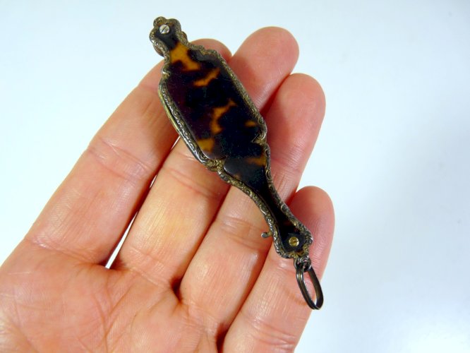 Anciennes lunettes pliantes lorgons XIX° argent, écaille