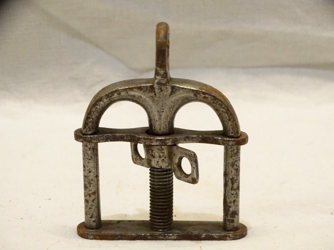 -ANCIENNES MENOTTES POUCETTE DE GENDARME FRANCE XIXe collection vitrine    D