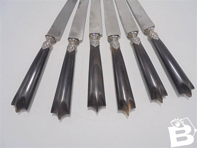 Anciens couteaux à dessert