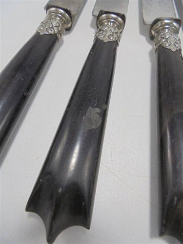 Anciens couteaux à dessert