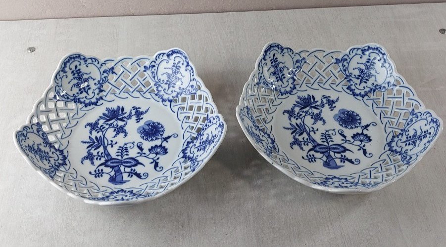 Anciens paniers, décor Blue Onion / porcelaine Tchécoslovaquie / Czech
