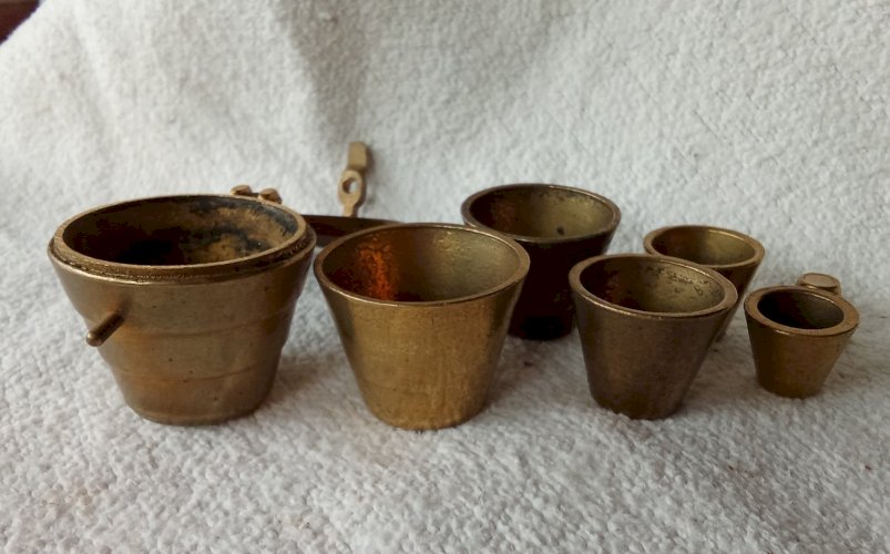 Anciens Poids Laiton pile De Charlemagne à godets Apothicaire old apothecary