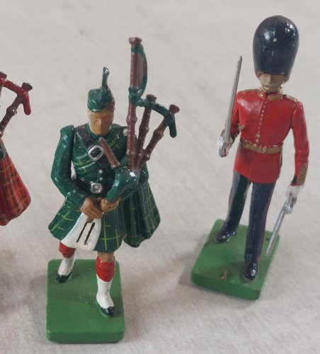 Anciens soldats en métal, joueurs de cornemuse, Beefeater, Britains