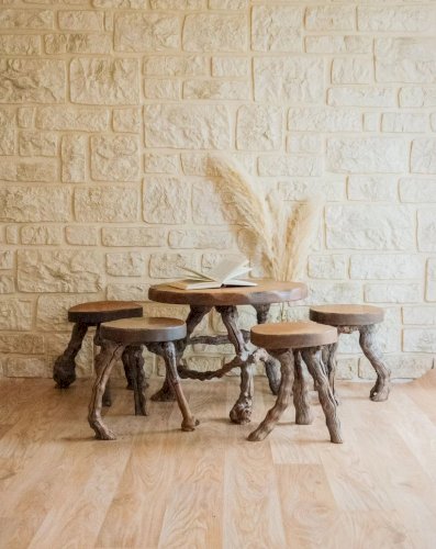 Ange, l'ensemble de table et chaises en pieds de vigne N°7