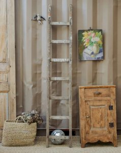 Angela, the wooden ladder No. 13
