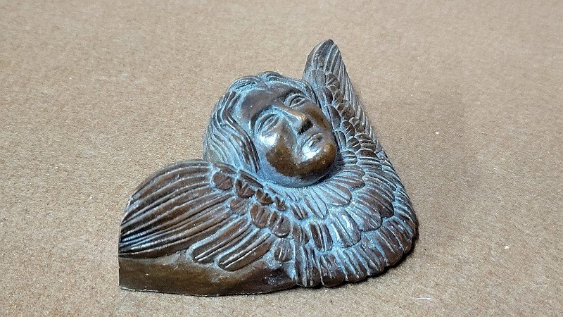 ANGELOT EN BOIS SCULPTE ANCIEN