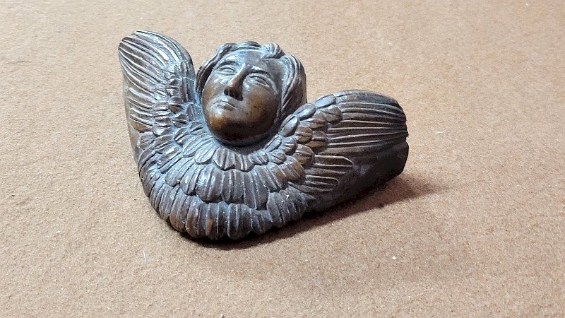 ANGELOT EN BOIS SCULPTE ANCIEN