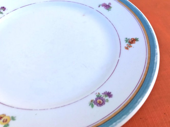 Années 1930 Assiette plate Porcelaine à décor floral   U.M.L (Union Marc Larchevêque)  