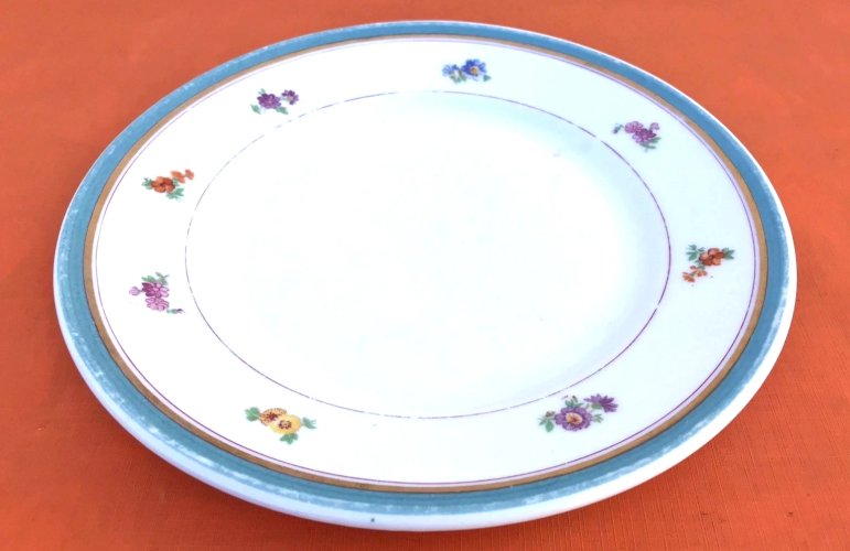 Années 1930 Assiette plate Porcelaine à décor floral   U.M.L (Union Marc Larchevêque)  