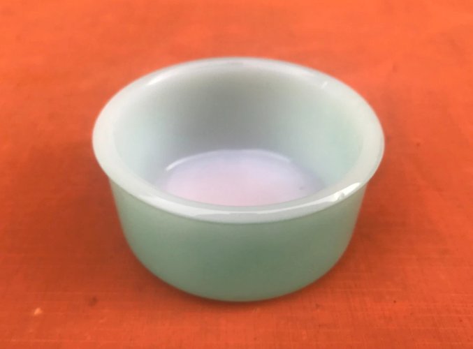 Années 1960   Lot de 5 ramequins  Verre opalin coloré   Flanc Lyonnais  Arcopal France 