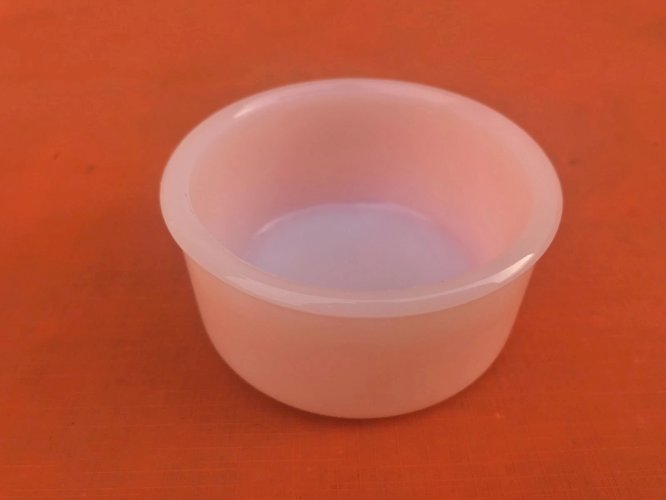 Années 1960   Lot de 5 ramequins  Verre opalin coloré   Flanc Lyonnais  Arcopal France 