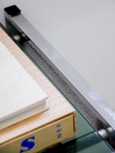 Anouk, la desserte en métal et verre N°166