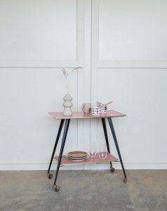 Anouk, the metal side table No. 85