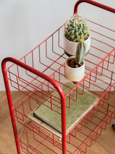 Anouk, la desserte en métal rouge N°168