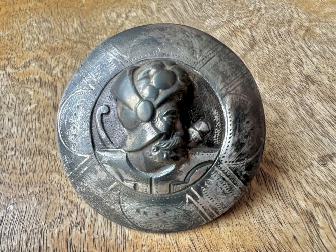 antique broche 19 Eme Siècle fonte de Berlin Ou  acier portrait homme Guerrier