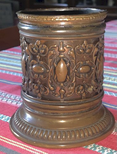 antiquité pot à pinceau?style Renaissance en cuivre ajouré doré repoussé