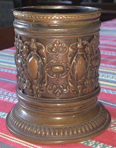 antiquité pot à pinceau?style Renaissance en cuivre ajouré doré repoussé