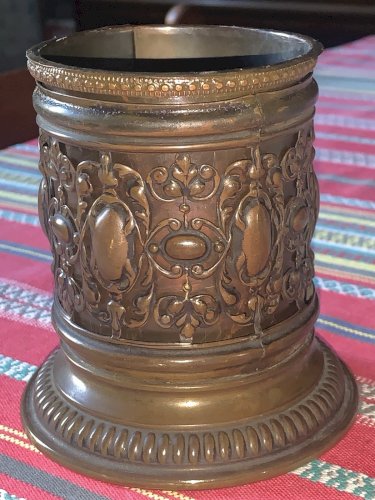 antiquité pot à pinceau?style Renaissance en cuivre ajouré doré repoussé