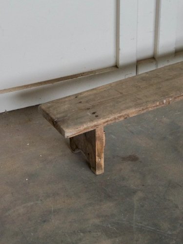 Antoine, le petit banc en bois clair N°283