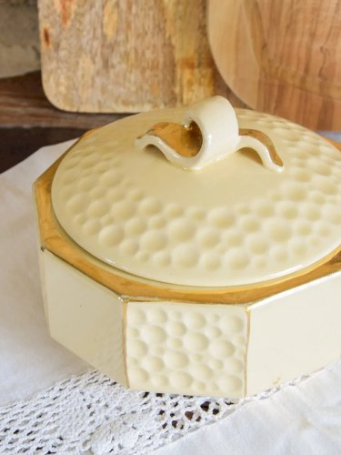 Antoinette, la bonbonnière en porcelaine N°27