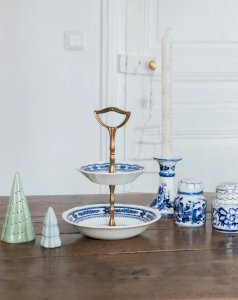 Antoinette, the vintage dessert plate No. 237