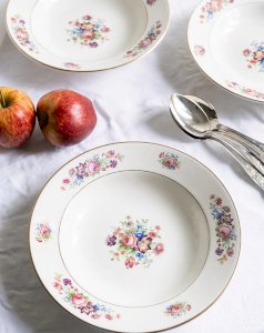 Antoinette, the set of 5 Sarreguemines plates No. 118