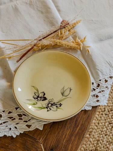 Antoinette, l'ensemble de 12 assiettes à dessert N°225