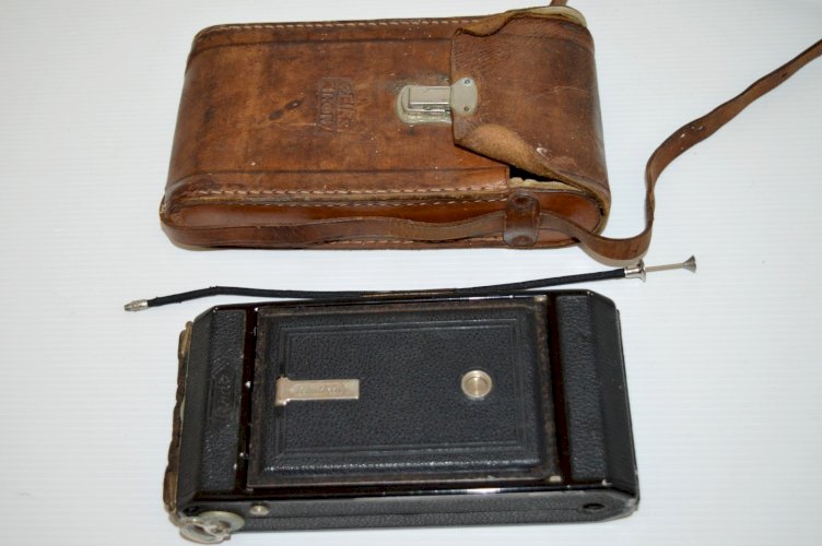 -APPAREIL PHOTO ANCIEN ZEISS IKON DERVAL & sacoche cuir & déclencheur collection