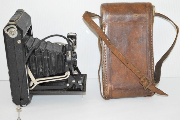 -APPAREIL PHOTO ANCIEN ZEISS IKON DERVAL & sacoche cuir & déclencheur collection