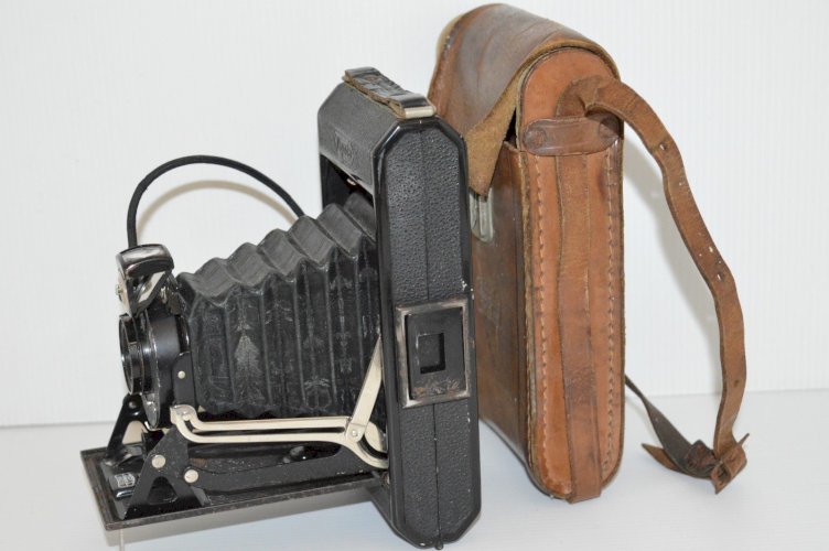 -APPAREIL PHOTO ANCIEN ZEISS IKON DERVAL & sacoche cuir & déclencheur collection