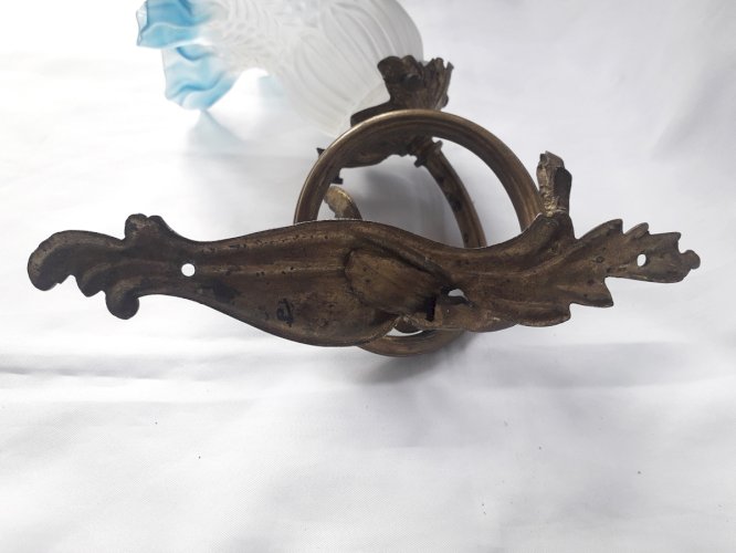 Applique 1900 bronze doré tulipe pâte de verre bleue