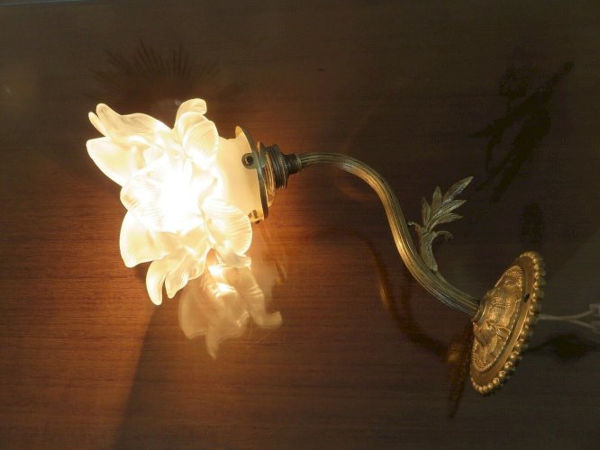 APPLIQUE ART DECO EN BRONZE ET TULIPE EN FORME DE ROSE ANNEES 30 40