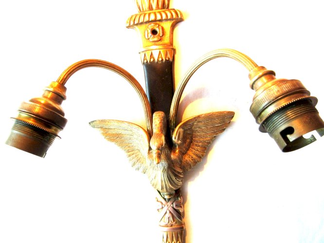 Applique bronze, Empire Charles X, Cygne ailes écartées entre 2 bras de lumière