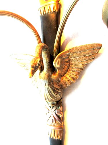 Applique bronze, Empire Charles X, Cygne ailes écartées entre 2 bras de lumière