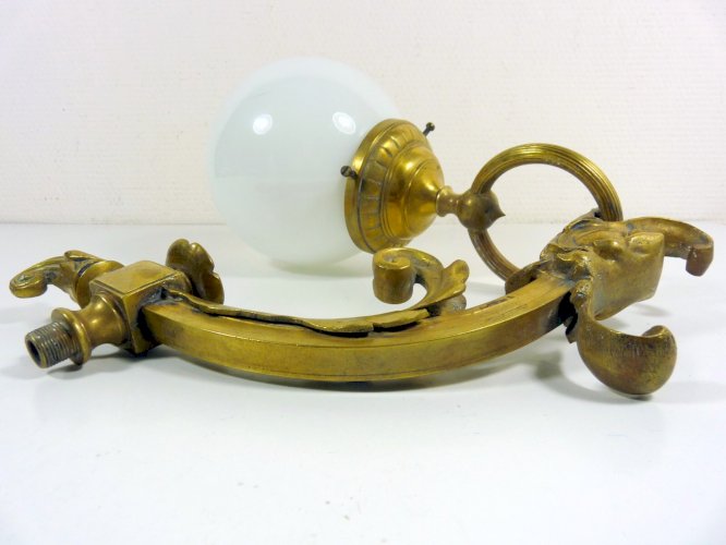 Applique Bronze Massif Sculpté Epoque Empire Décor Dragon, Abat-jour Verre Blanc