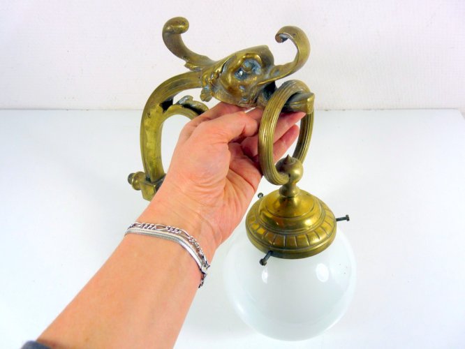 Applique Bronze Massif Sculpté Epoque Empire Décor Dragon, Abat-jour Verre Blanc