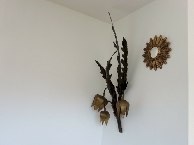 APPLIQUE FLORALE BRUTALISTE EN LAITON ET ACIER GRANDE DIMENSIONS ANNEES 70 