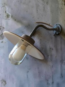 Industrial outdoor wall light