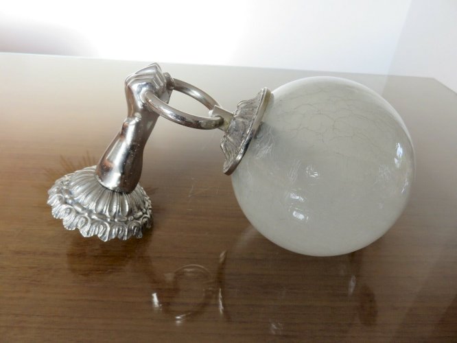 APPLIQUE MAIN ART DECO EN BRONZE ARGENTE ET VERRE ASPECT CRAQUELE ANNEES 30 40 