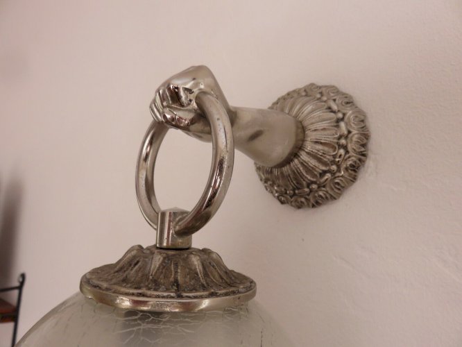 APPLIQUE MAIN ART DECO EN BRONZE ARGENTE ET VERRE ASPECT CRAQUELE ANNEES 30 40 