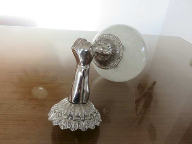 APPLIQUE MAIN ART DECO EN BRONZE ARGENTE ET VERRE ASPECT CRAQUELE ANNEES 30 40 