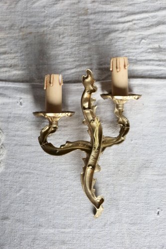 Applique murale vintage en métal doré à deux bras de style classique