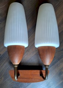 Applique murale vintage, luminaire ancien verre et bois