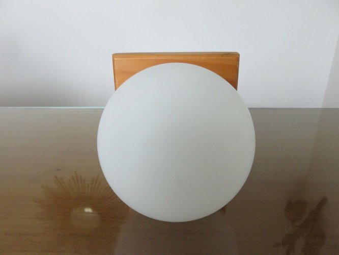 APPLIQUE SCANDINAVE MINIMALISTE ET MODERNISTE EN BOIS ET OPALINE ANNEES 60 70