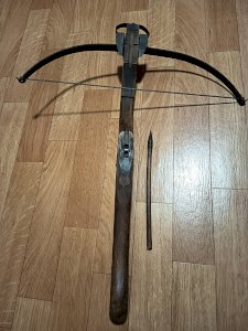 Arbalète ancienne en bois massif XXe siècle 
