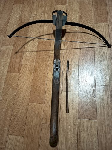 Arbalète ancienne en bois massif XXe siècle 