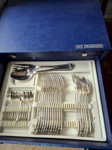 Argenterie Roux Marquiant avec Coffret Gur Degrene 69 pièces