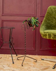 Ariel, the iron plant holder No. 426