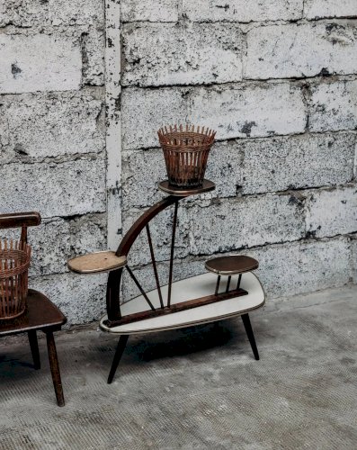 Ariel, le porte plante en formica N°427