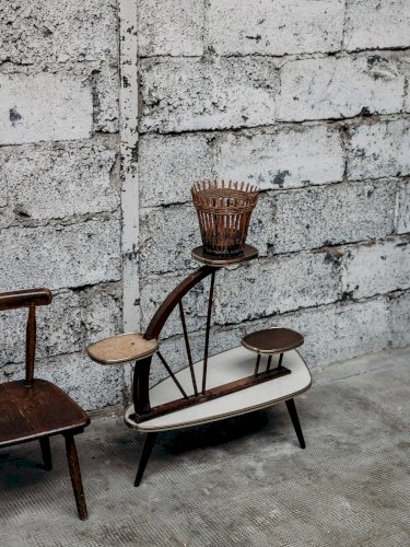 Ariel, le porte plante en formica N°427